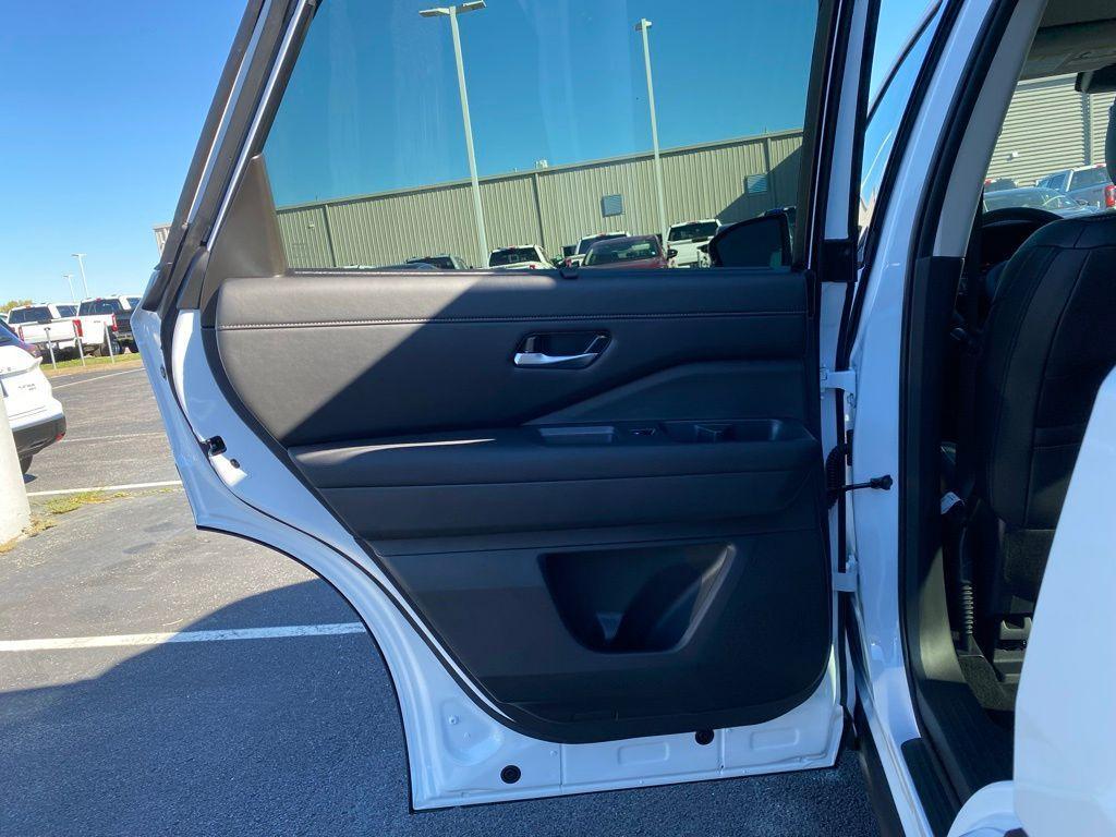 new 2025 Nissan Pathfinder car, priced at $35,930
