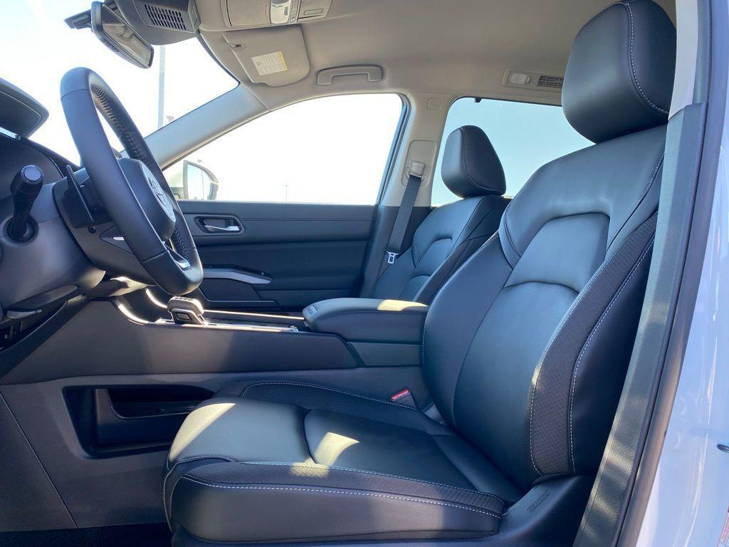 new 2025 Nissan Pathfinder car, priced at $35,930