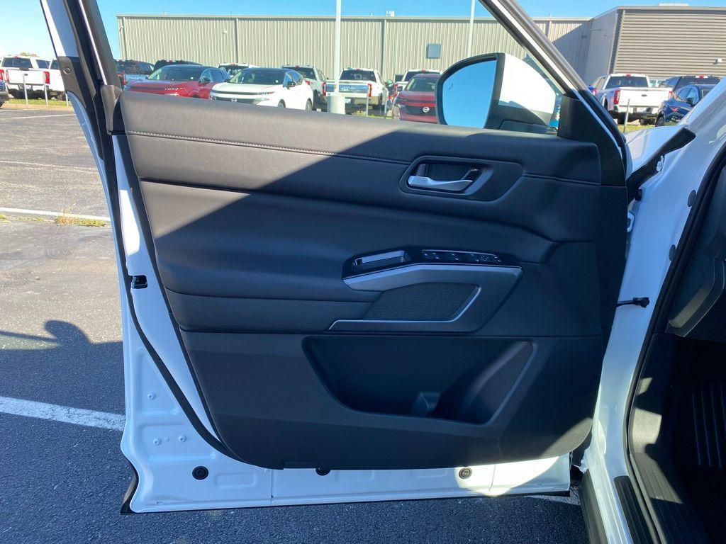 new 2025 Nissan Pathfinder car, priced at $35,930