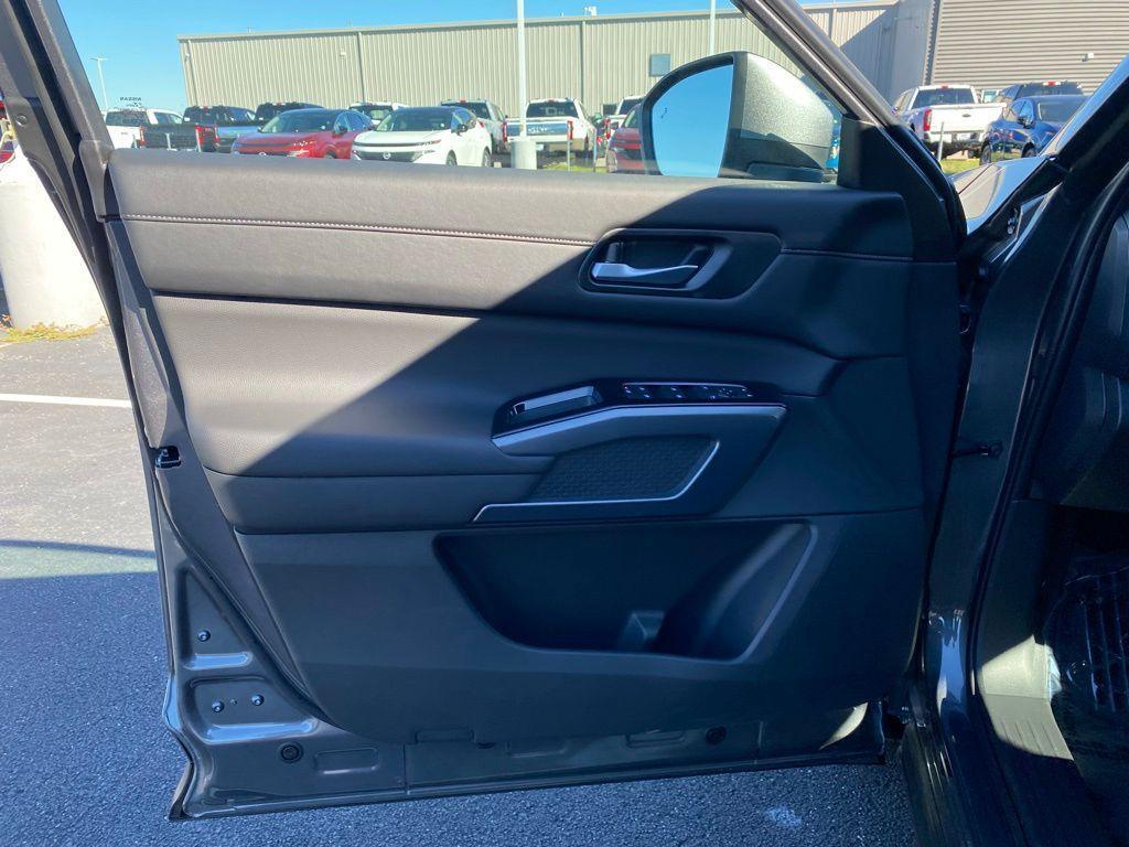 new 2025 Nissan Pathfinder car, priced at $35,535