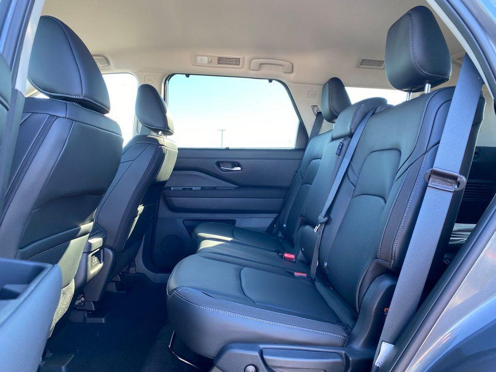 new 2025 Nissan Pathfinder car, priced at $35,535