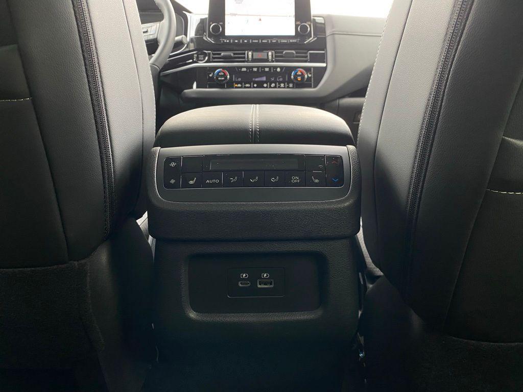 new 2025 Nissan Pathfinder car, priced at $43,151
