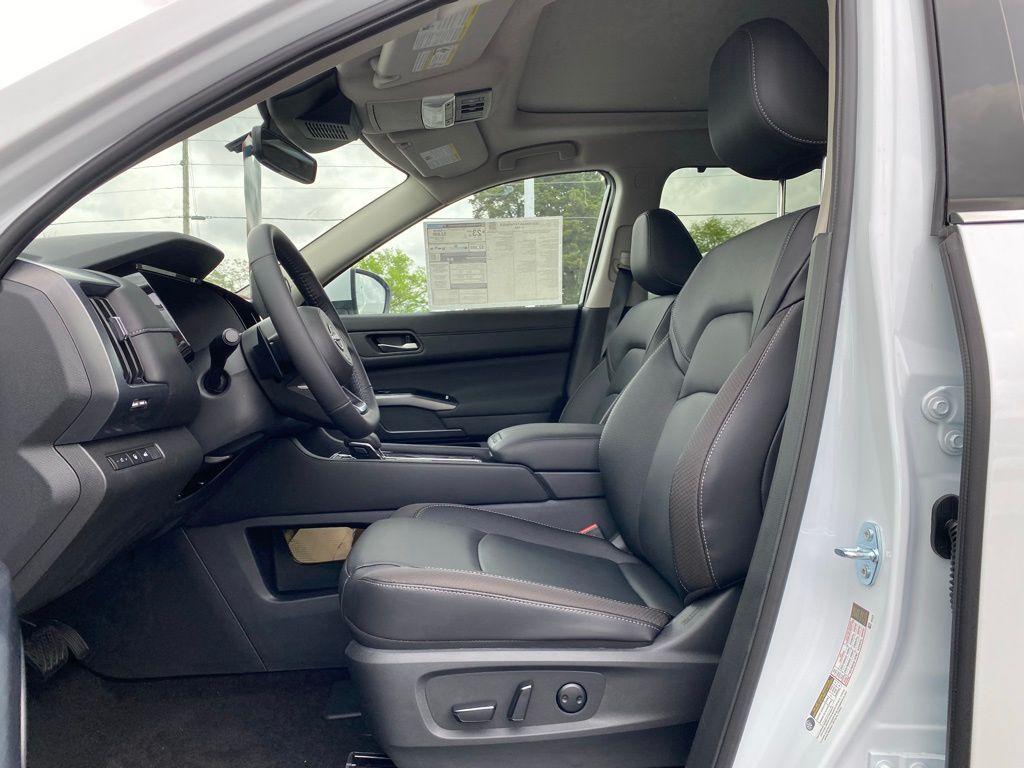 new 2025 Nissan Pathfinder car, priced at $43,151
