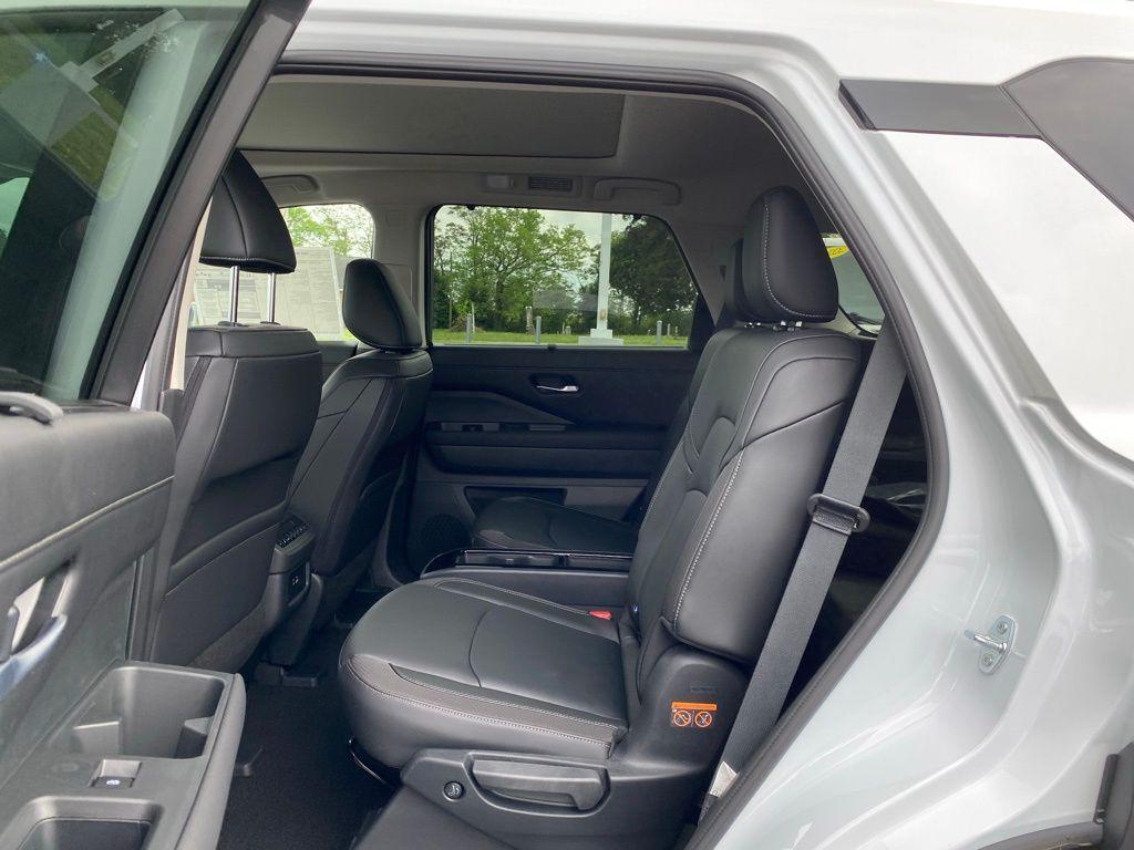 new 2025 Nissan Pathfinder car, priced at $43,151