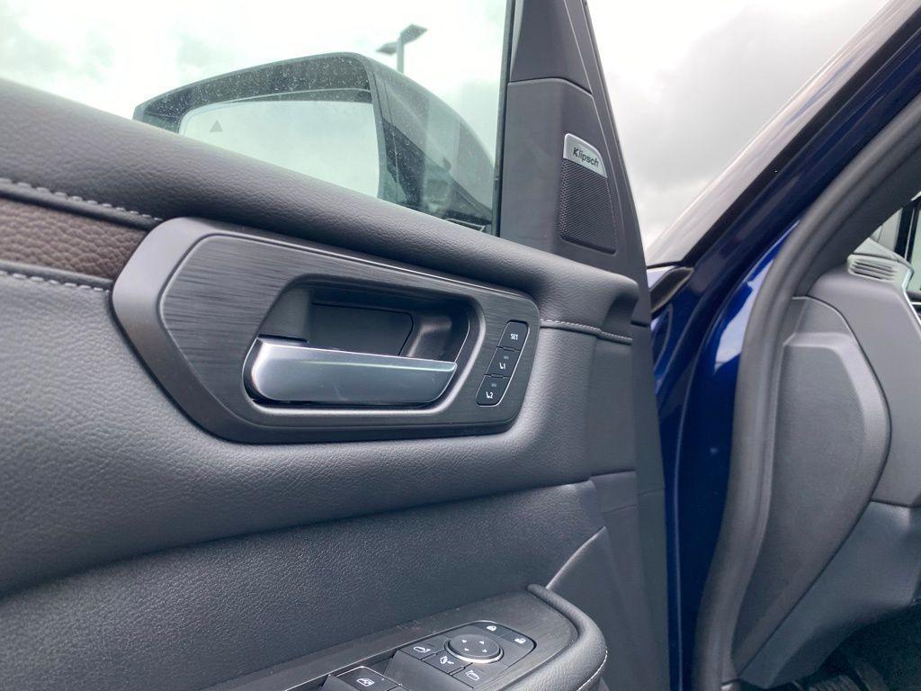 new 2025 Nissan Armada car, priced at $61,657