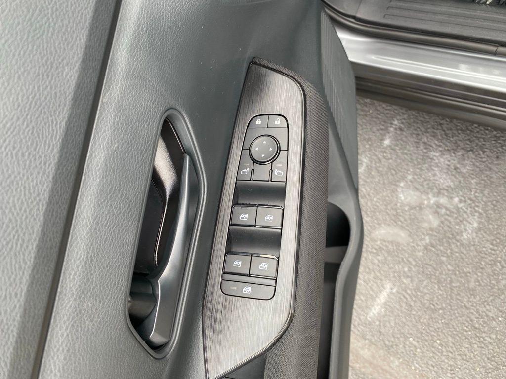 new 2025 Nissan Kicks car, priced at $23,739