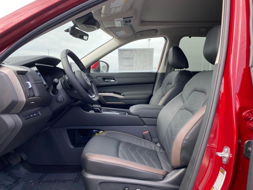 new 2025 Nissan Pathfinder car, priced at $49,136