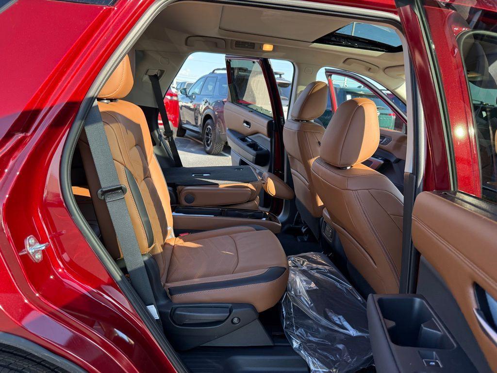 new 2025 Nissan Pathfinder car, priced at $47,796