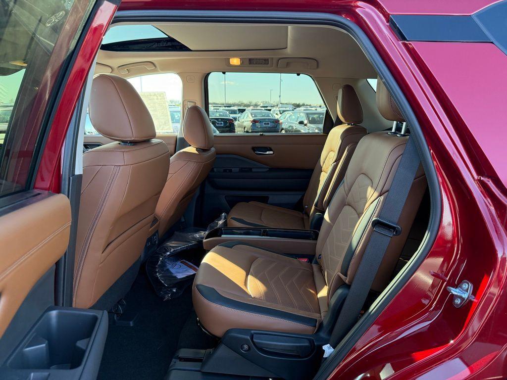new 2025 Nissan Pathfinder car, priced at $47,796