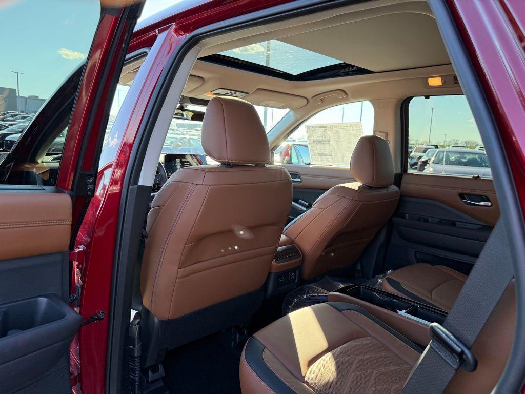 new 2025 Nissan Pathfinder car, priced at $47,796