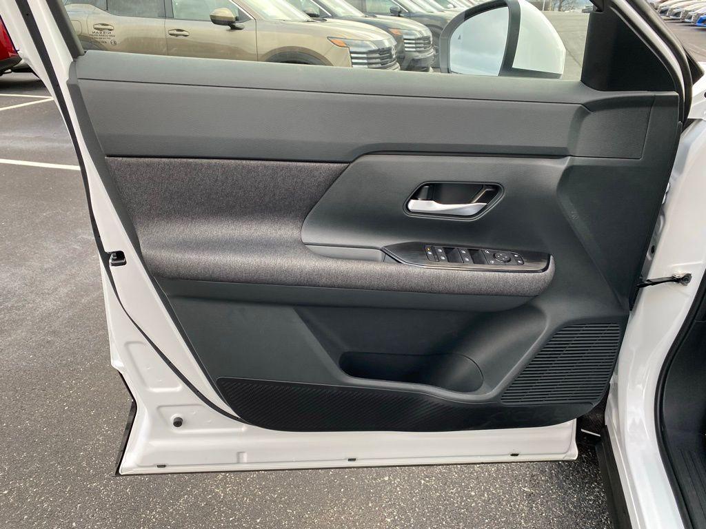 new 2025 Nissan Kicks car, priced at $25,009