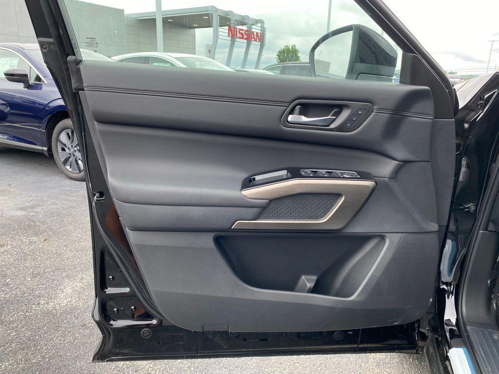 new 2025 Nissan Pathfinder car, priced at $42,259