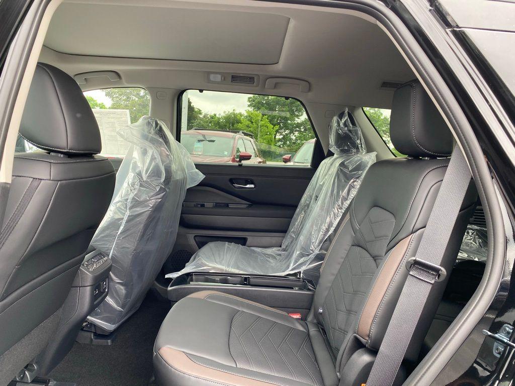 new 2025 Nissan Pathfinder car, priced at $42,259