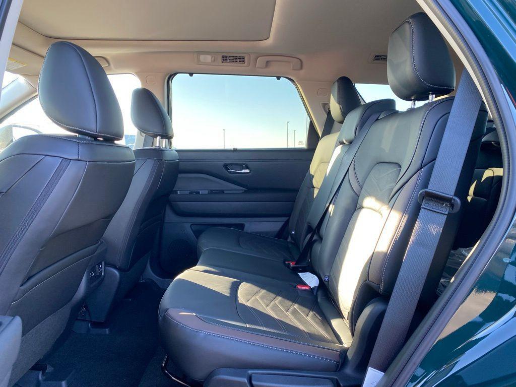 new 2025 Nissan Pathfinder car, priced at $49,187