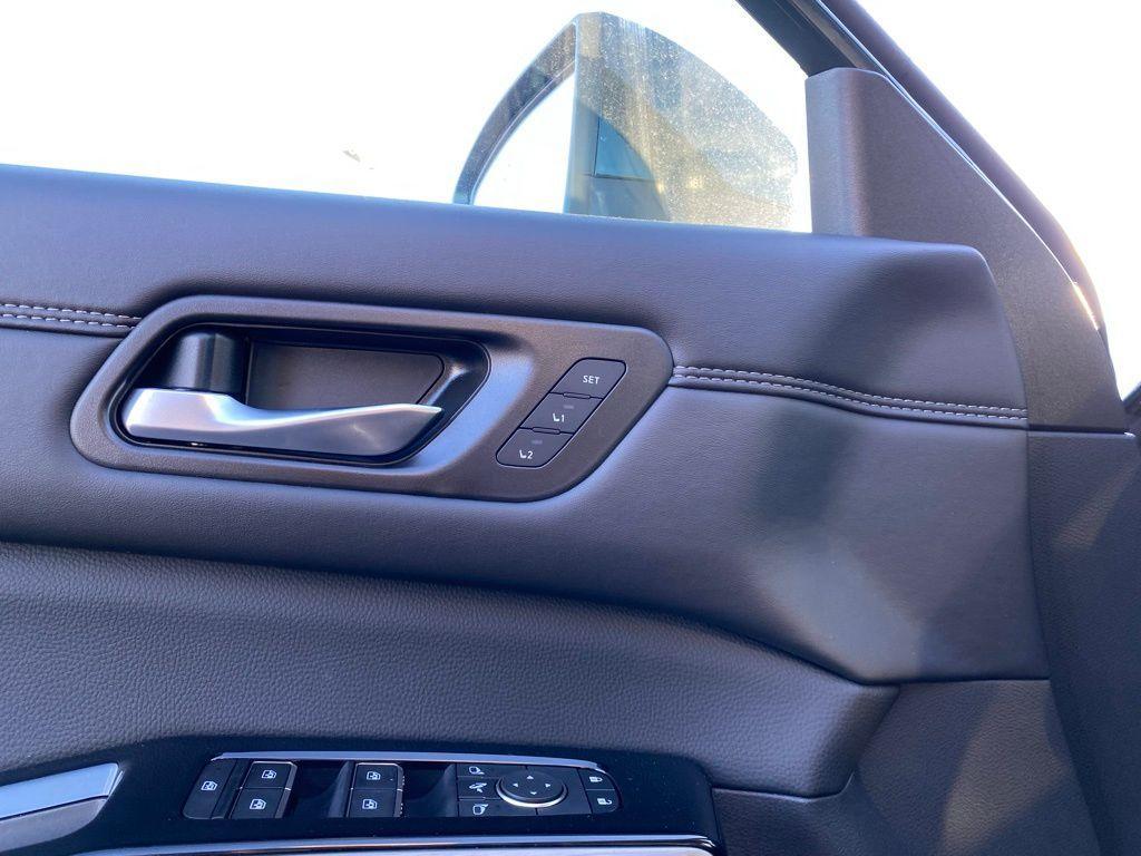 new 2025 Nissan Pathfinder car, priced at $49,187