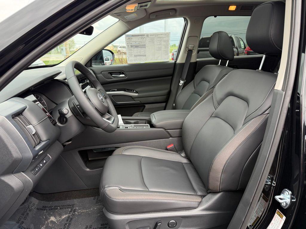 new 2025 Nissan Pathfinder car, priced at $42,771