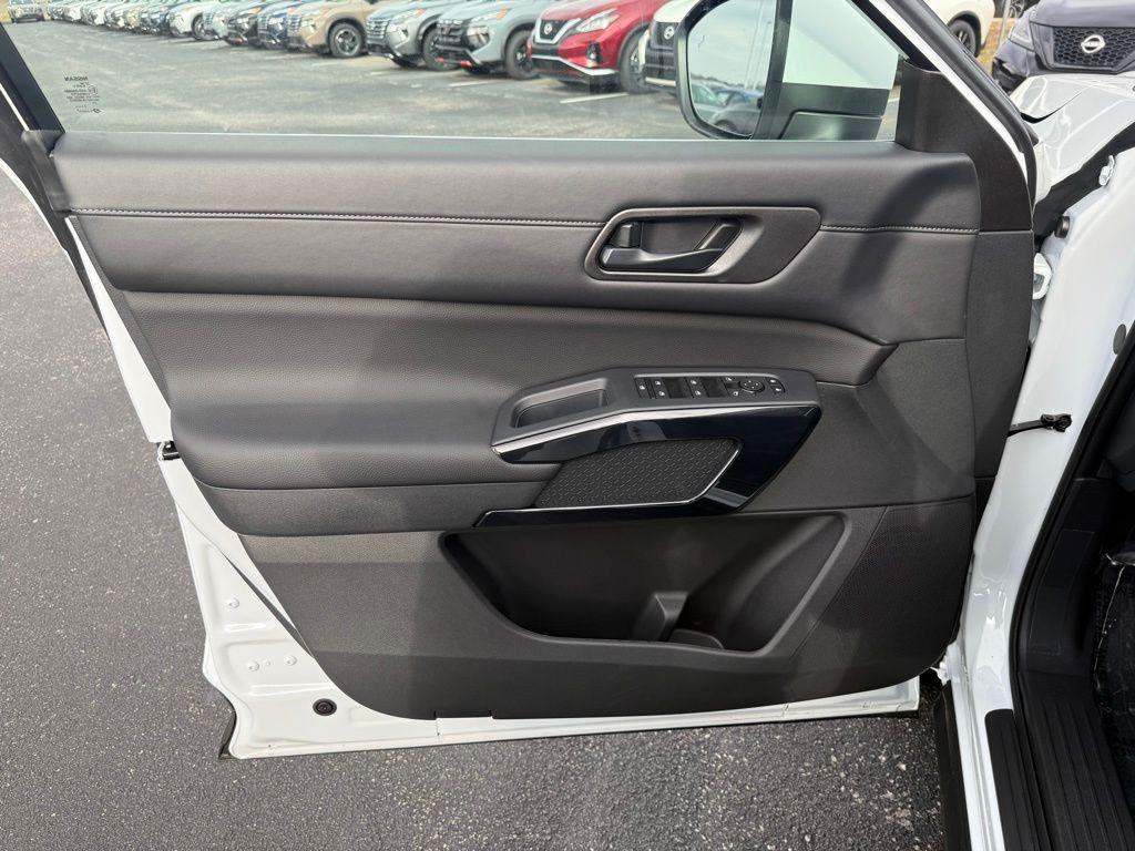 new 2025 Nissan Pathfinder car, priced at $38,395