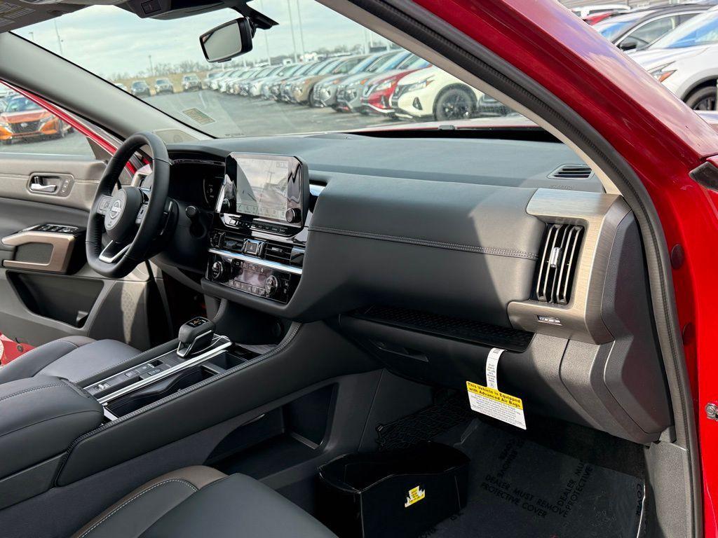 new 2025 Nissan Pathfinder car, priced at $47,340