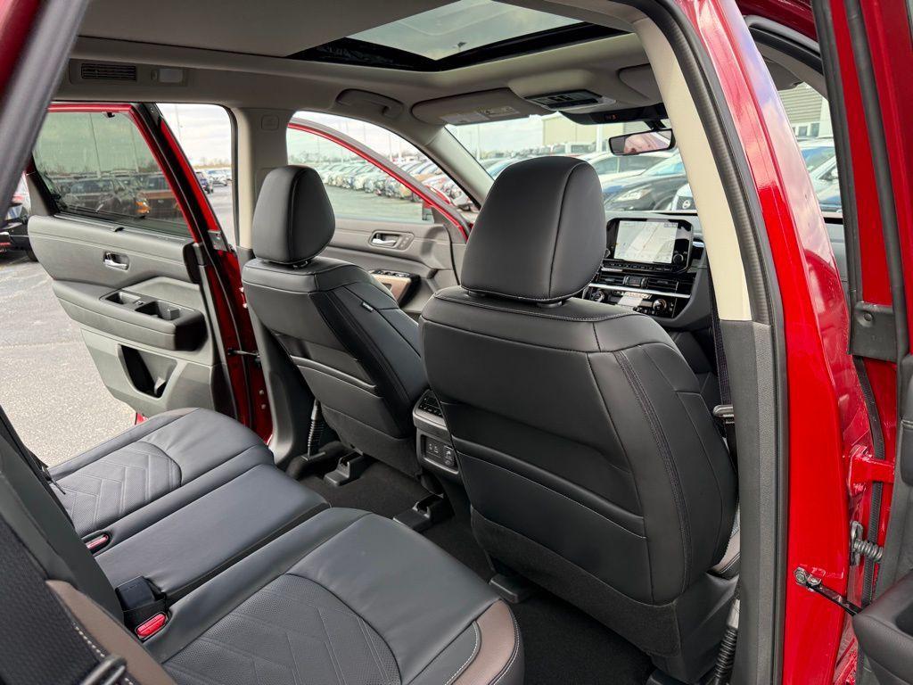new 2025 Nissan Pathfinder car, priced at $47,340