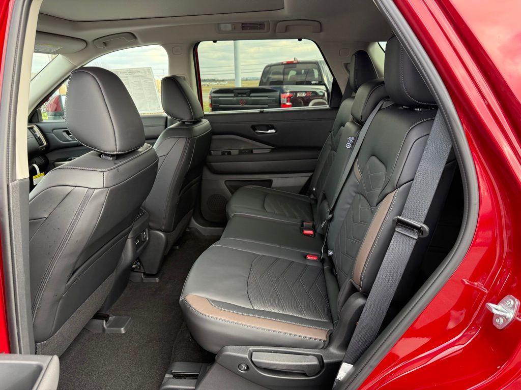new 2025 Nissan Pathfinder car, priced at $47,340