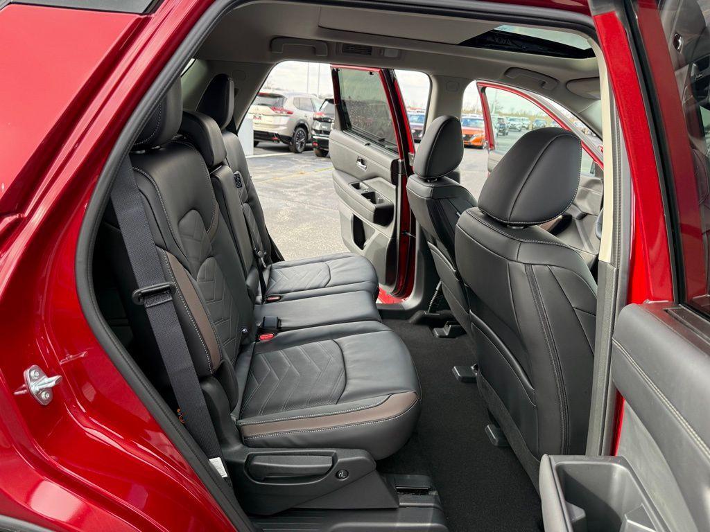 new 2025 Nissan Pathfinder car, priced at $47,340