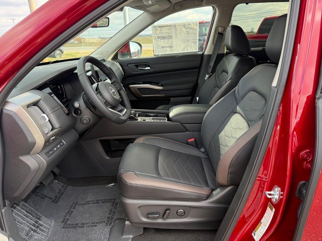 new 2025 Nissan Pathfinder car, priced at $47,340