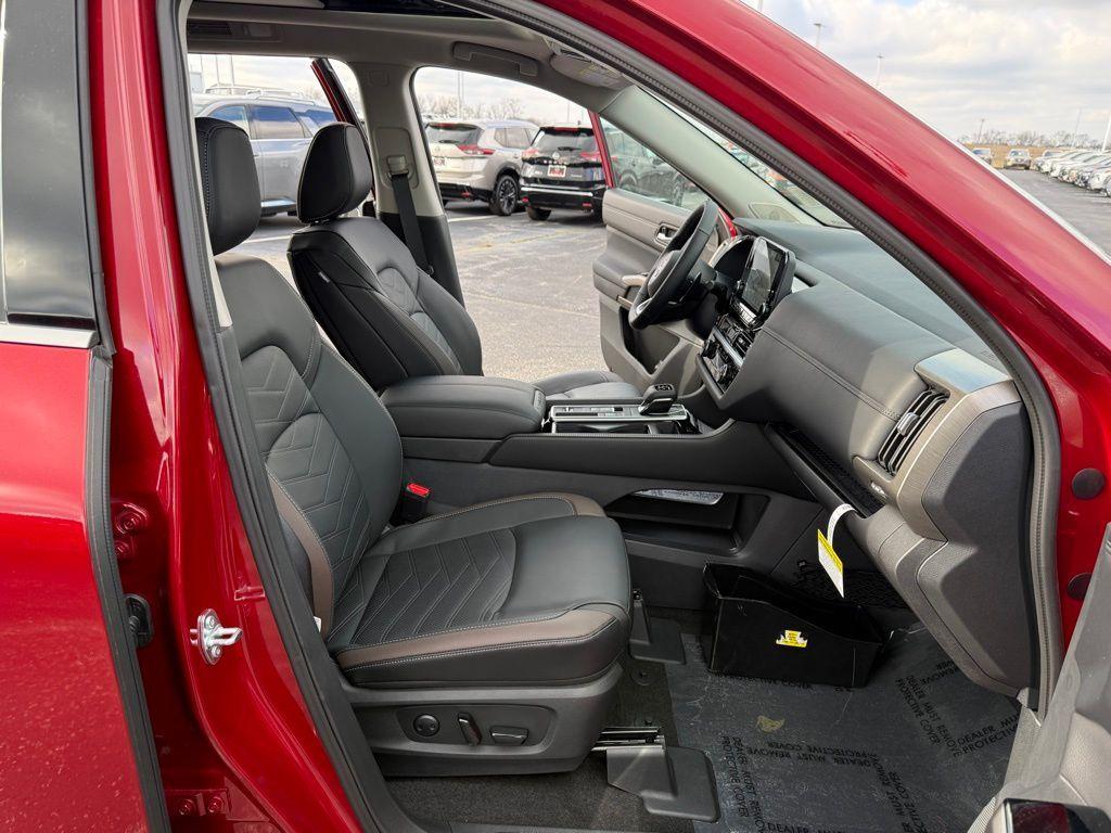 new 2025 Nissan Pathfinder car, priced at $47,340