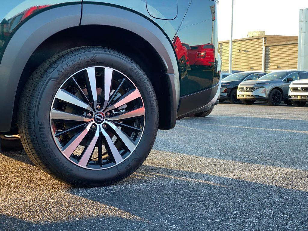 new 2025 Nissan Pathfinder car, priced at $47,003