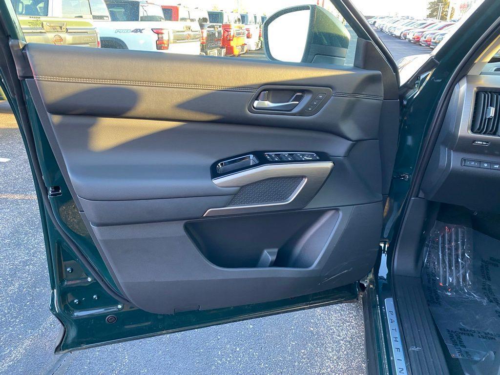 new 2025 Nissan Pathfinder car, priced at $47,003