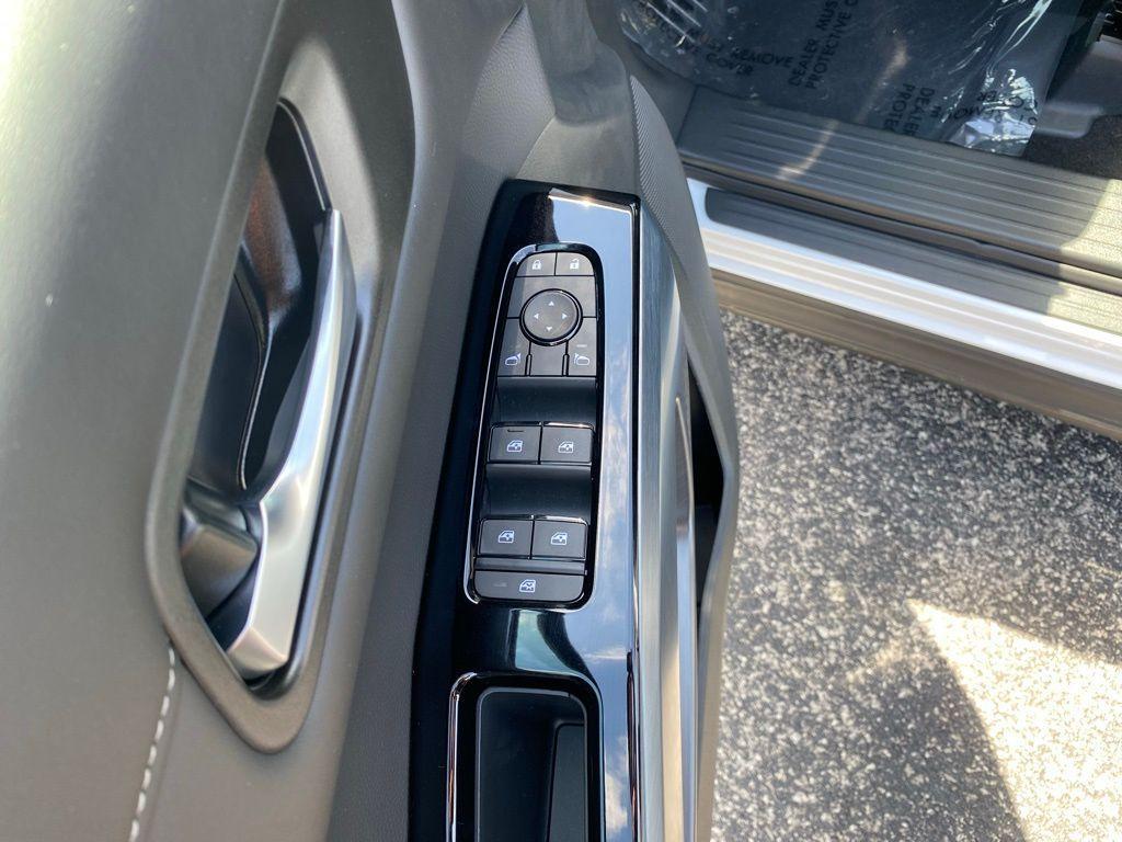 new 2025 Nissan Pathfinder car, priced at $40,977