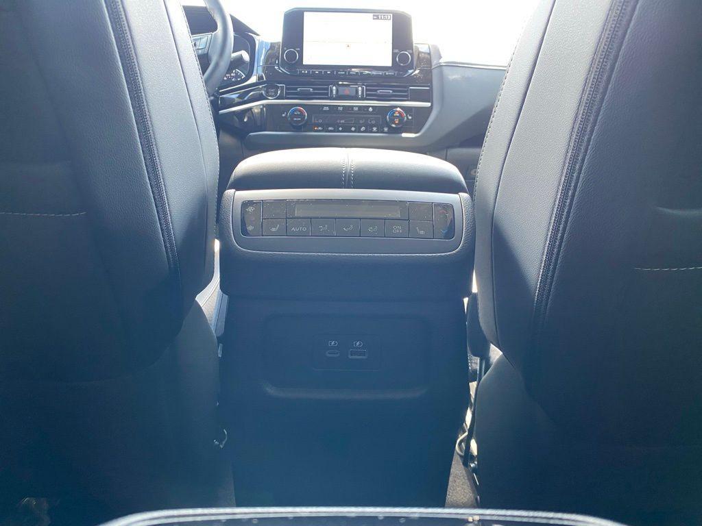 new 2025 Nissan Pathfinder car, priced at $40,977