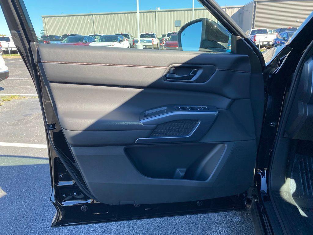 new 2025 Nissan Pathfinder car, priced at $37,477