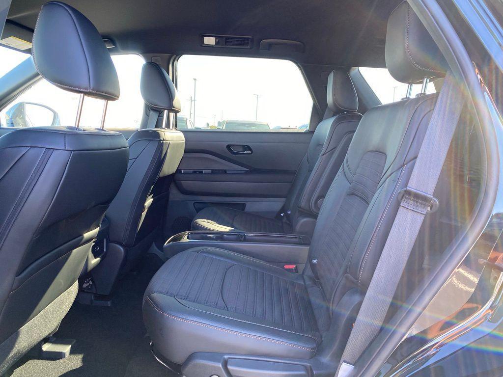 new 2025 Nissan Pathfinder car, priced at $37,477