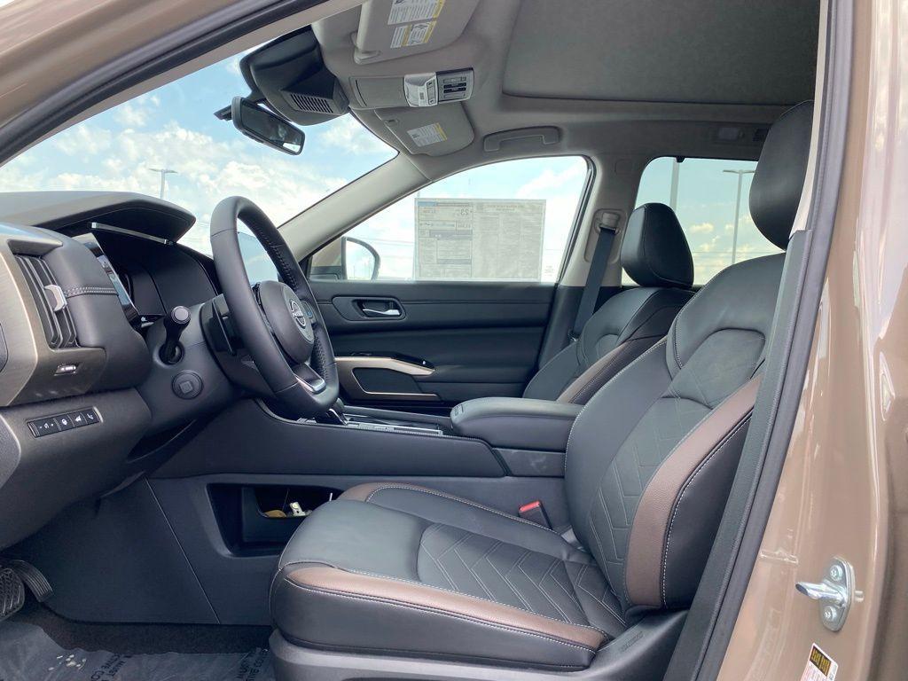 new 2025 Nissan Pathfinder car, priced at $42,677