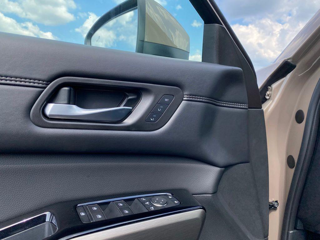new 2025 Nissan Pathfinder car, priced at $42,677