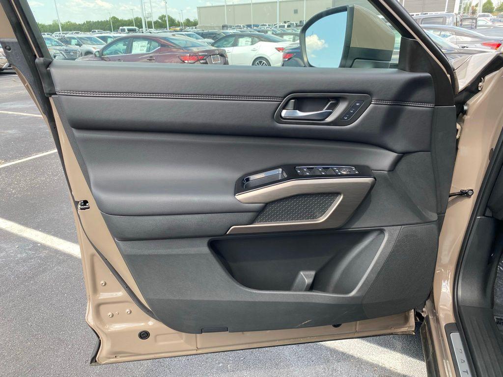 new 2025 Nissan Pathfinder car, priced at $42,677