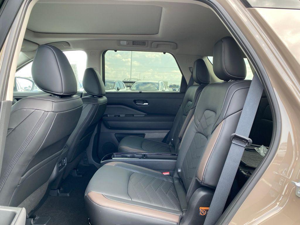 new 2025 Nissan Pathfinder car, priced at $42,677