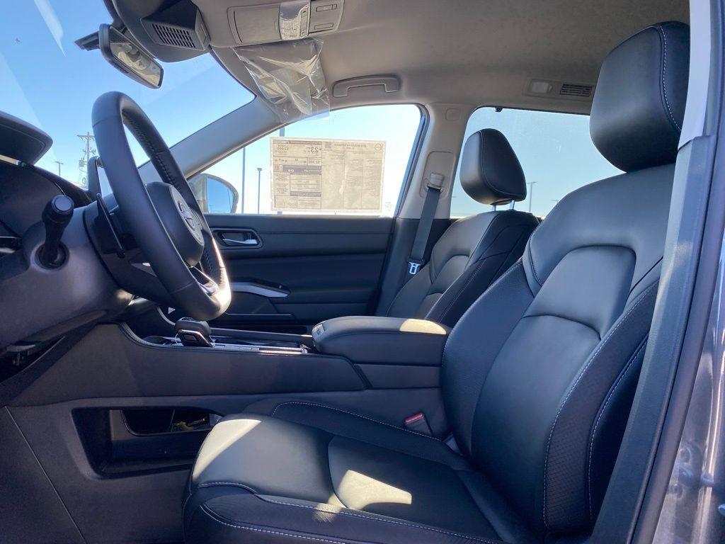 new 2025 Nissan Pathfinder car, priced at $35,526