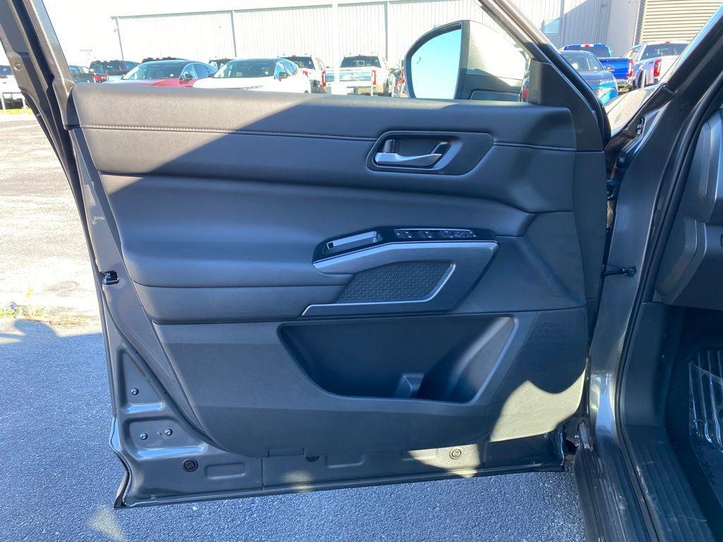 new 2025 Nissan Pathfinder car, priced at $35,526