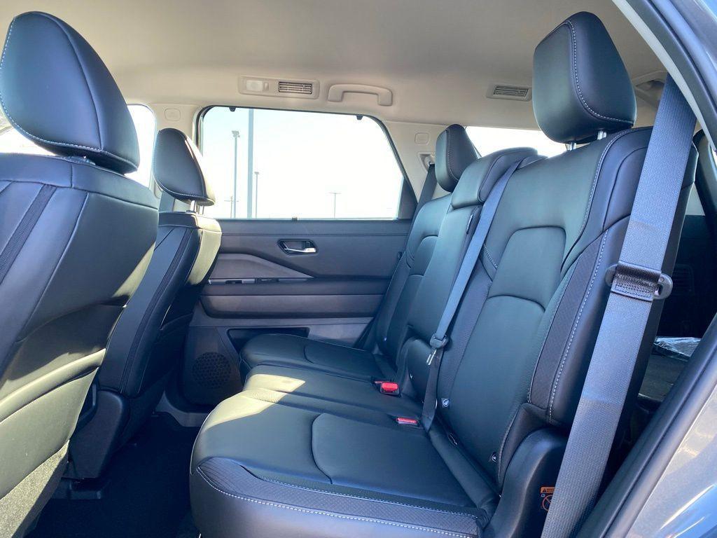 new 2025 Nissan Pathfinder car, priced at $35,526