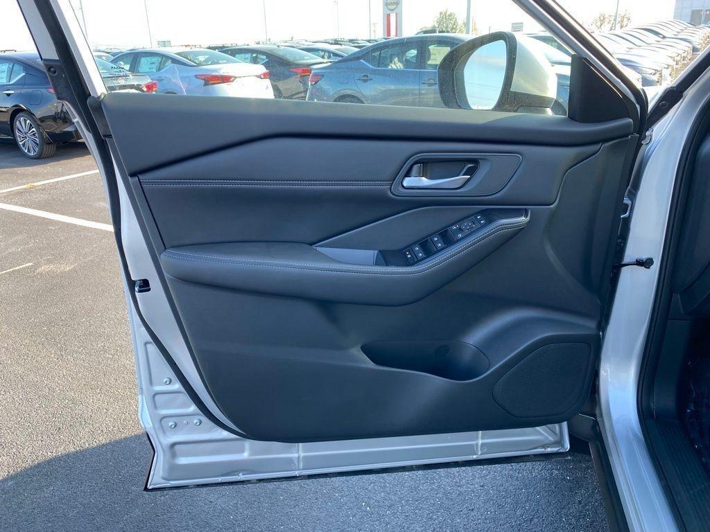 new 2025 Nissan Rogue car, priced at $32,329
