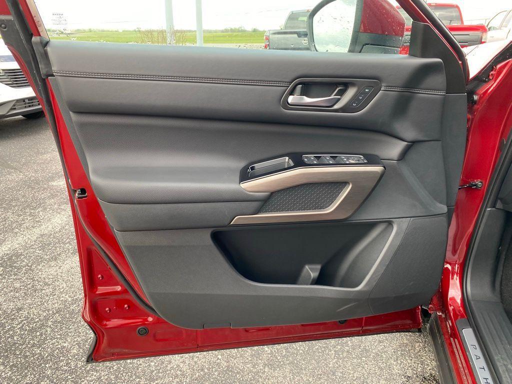 new 2025 Nissan Pathfinder car, priced at $47,874