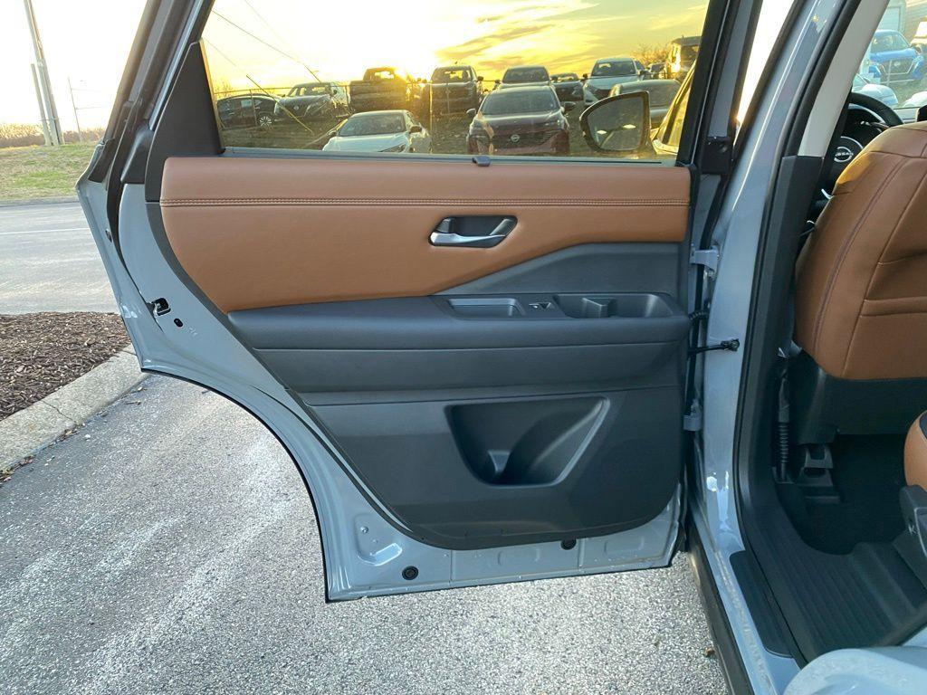 new 2025 Nissan Pathfinder car, priced at $47,796