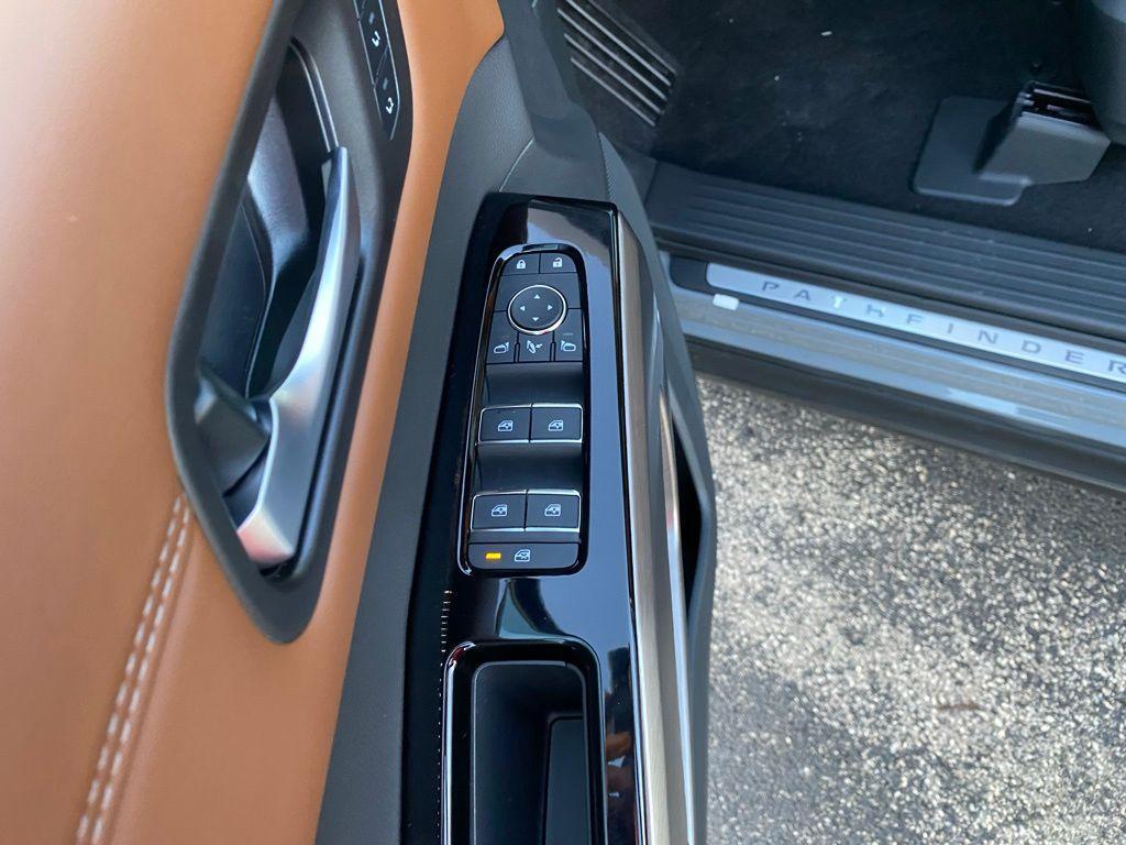new 2025 Nissan Pathfinder car, priced at $47,796