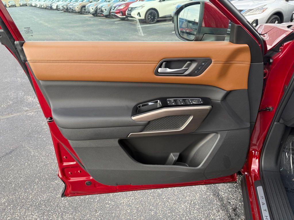 new 2025 Nissan Pathfinder car, priced at $47,340