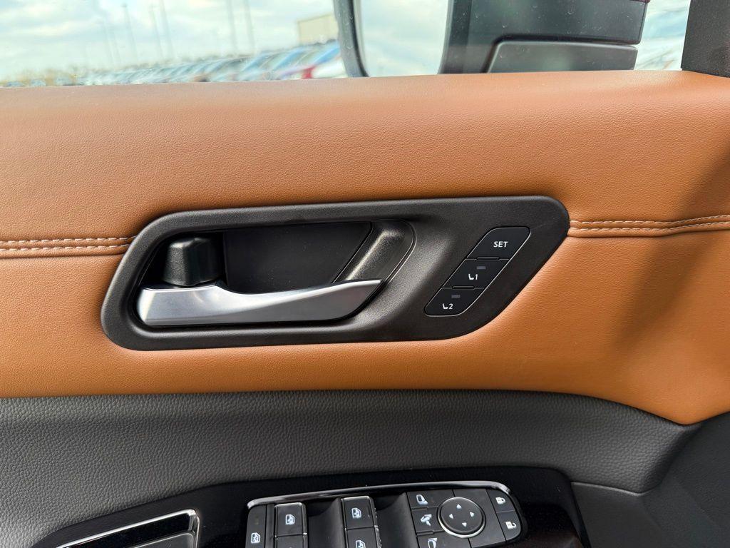new 2025 Nissan Pathfinder car, priced at $47,340
