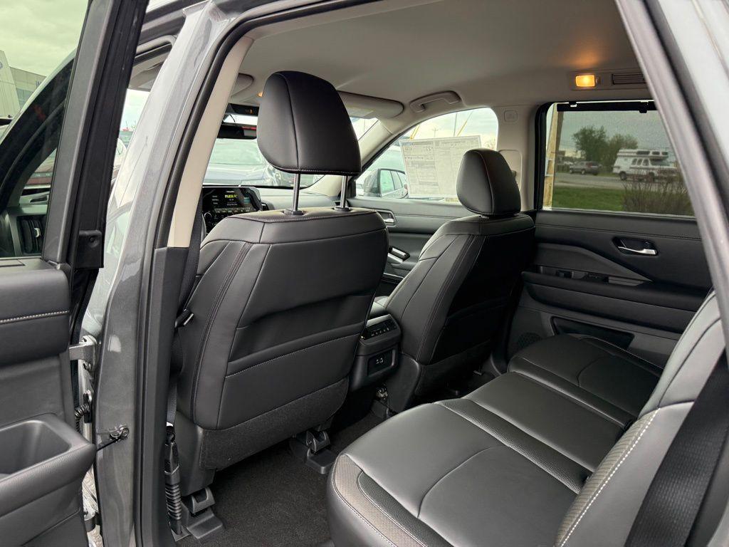 new 2025 Nissan Pathfinder car, priced at $40,543
