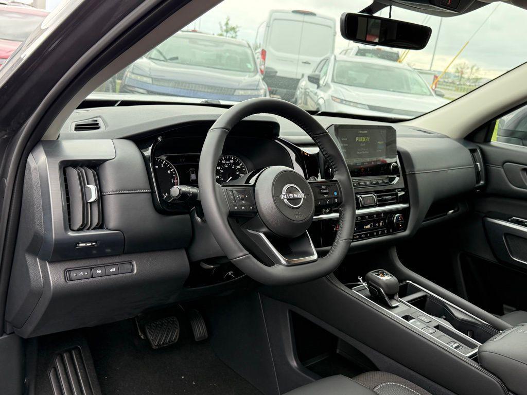 new 2025 Nissan Pathfinder car, priced at $40,543