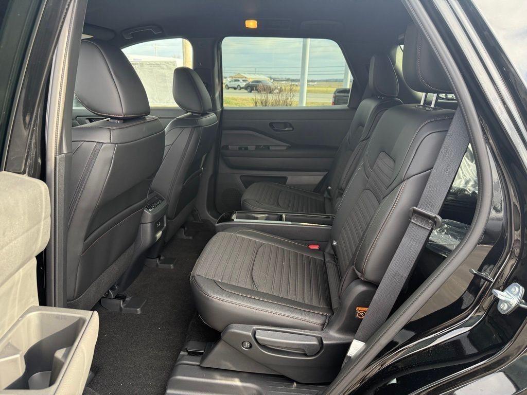 new 2025 Nissan Pathfinder car, priced at $42,425