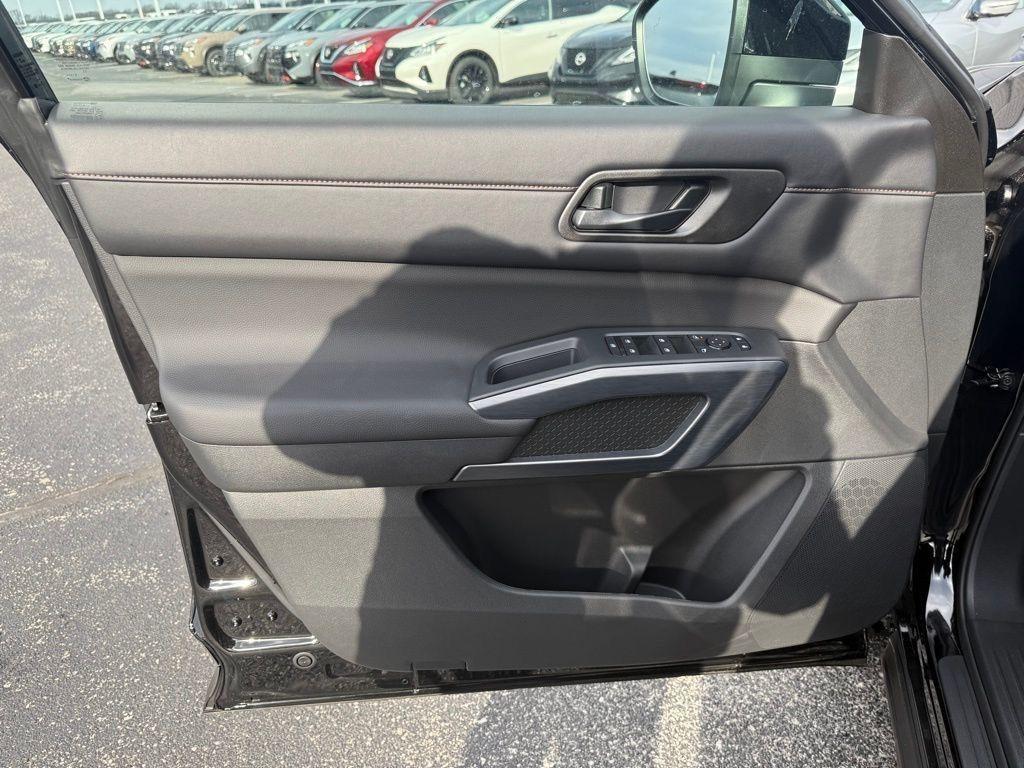 new 2025 Nissan Pathfinder car, priced at $42,425
